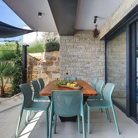 Holiday home In Mit Privatem Pool, Tischtennis, Bbq, Wlan *