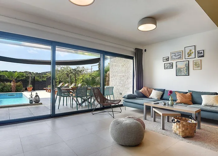 In Mit Privatem Pool, Tischtennis, Bbq, Wlan Feriehus Pula